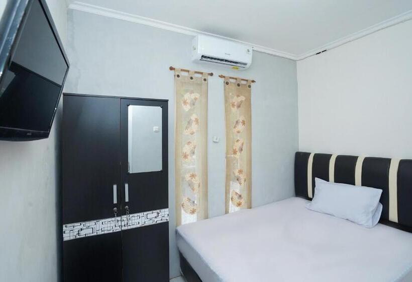 בית מלון כפרי Oyo Life 2498 Kost Putri Purimas 23