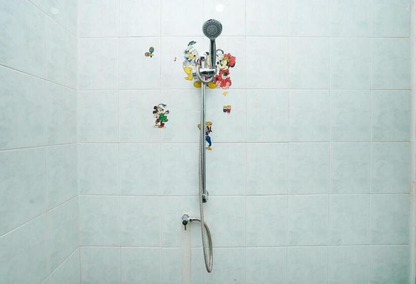 בית מלון כפרי Oyo Life 2498 Kost Putri Purimas 23