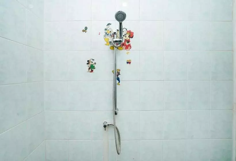 هتل Oyo Life 2498 Kost Putri Purimas 23