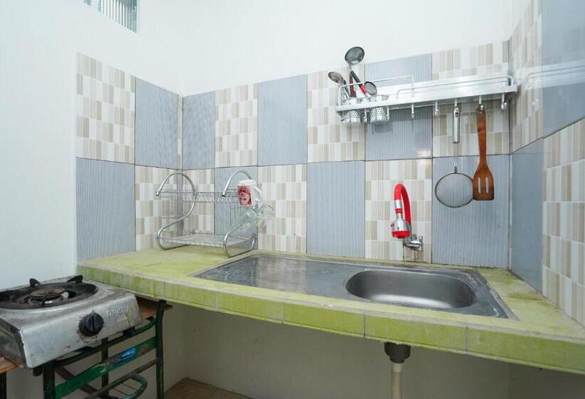 בית מלון כפרי Oyo Life 2498 Kost Putri Purimas 23