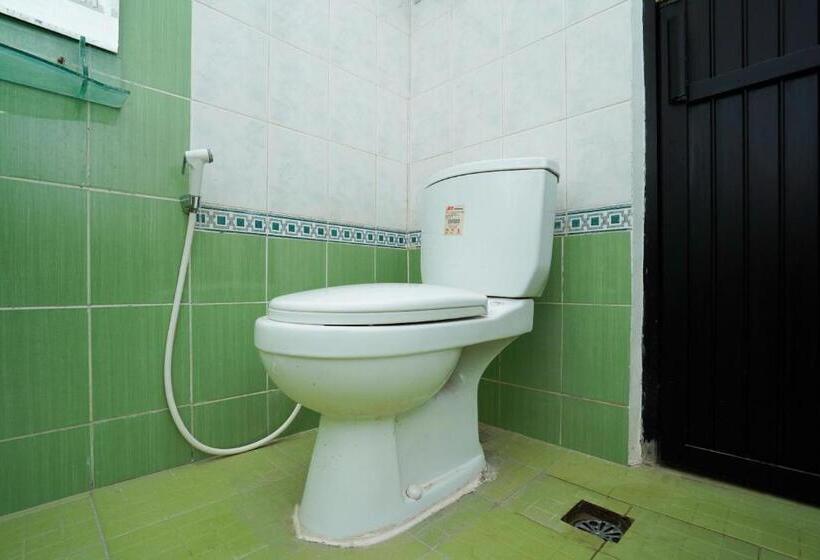 בית מלון כפרי Oyo Life 2498 Kost Putri Purimas 23