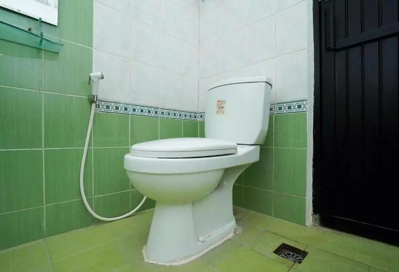 هتل Oyo Life 2498 Kost Putri Purimas 23