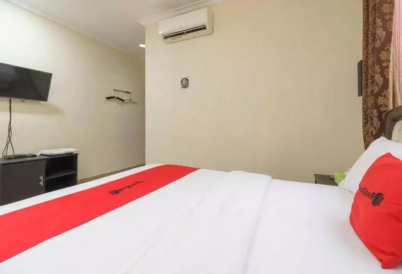 Hotelli Reddoorz Near City Walk Lippo Cikarang