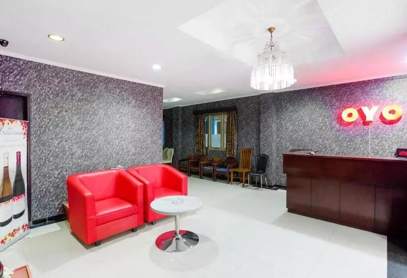 Hotelli Reddoorz Near City Walk Lippo Cikarang