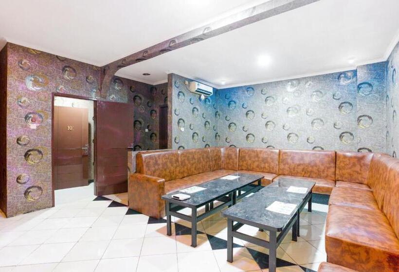 فندق Reddoorz Near City Walk Lippo Cikarang