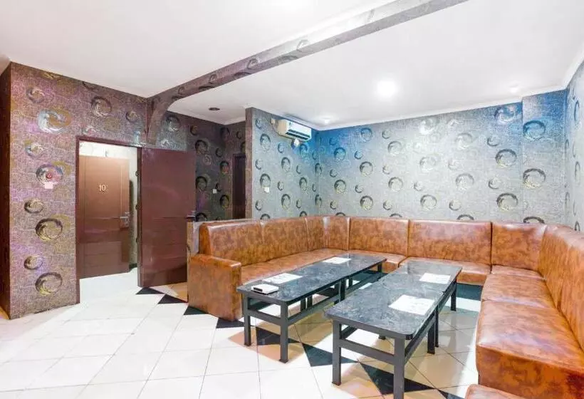 Hotelli Reddoorz Near City Walk Lippo Cikarang