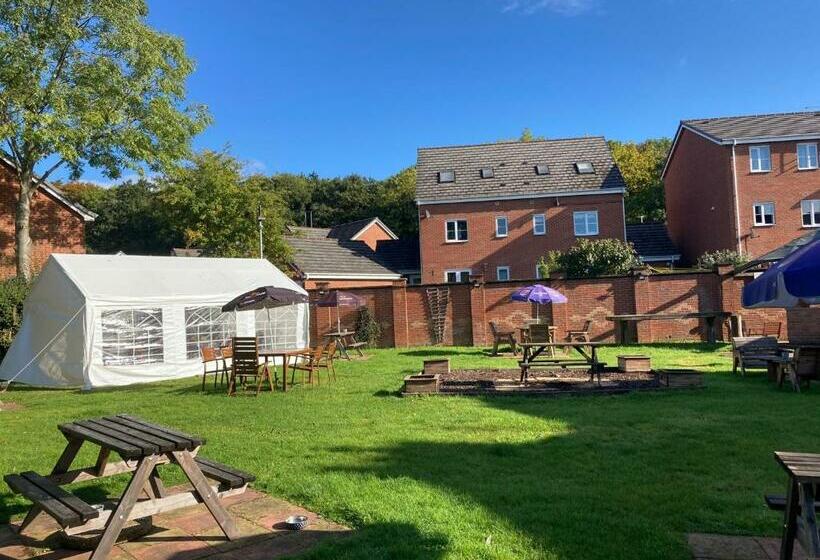 Отель The Woodhouse Inn