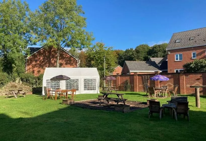 Hotelli The Woodhouse Inn
