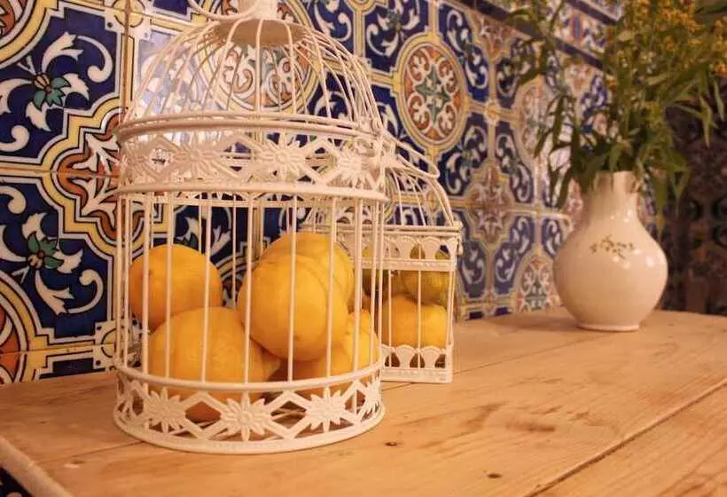 مسافرخانه La Banda Suites