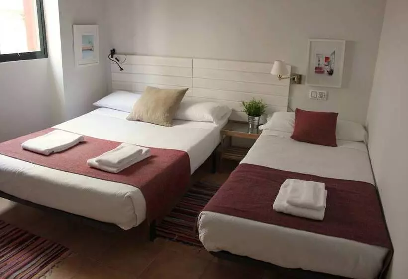 مسافرخانه La Banda Suites