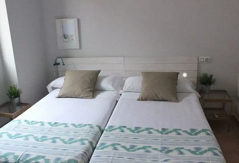 مسافرخانه La Banda Suites