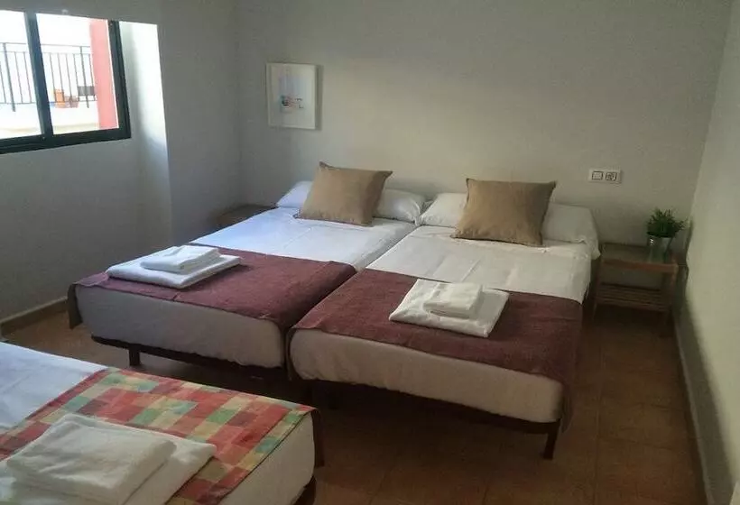 مسافرخانه La Banda Suites