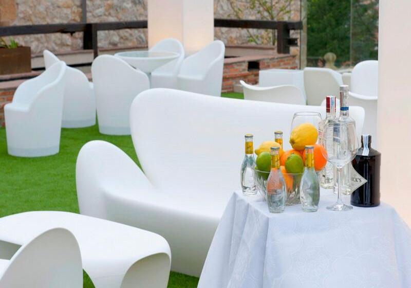 בית מלון כפרי Costa Esmeralda Suites