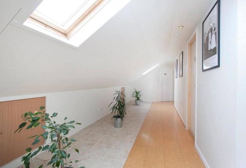 Pensão Esja Guesthouse