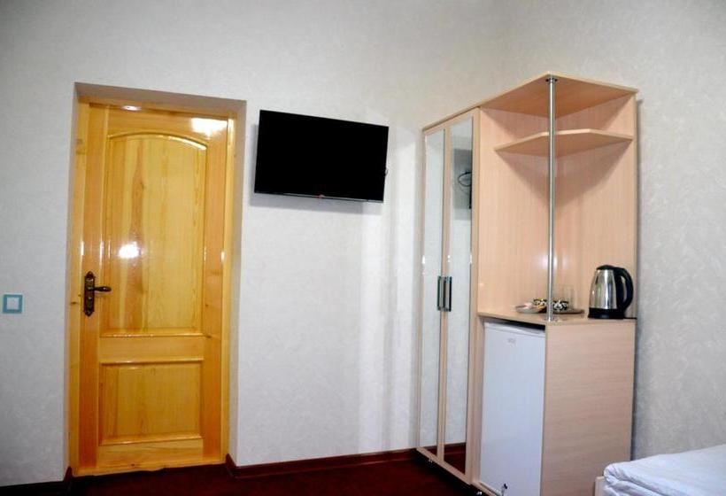 ユースホステル Guest House Dilorom B&b