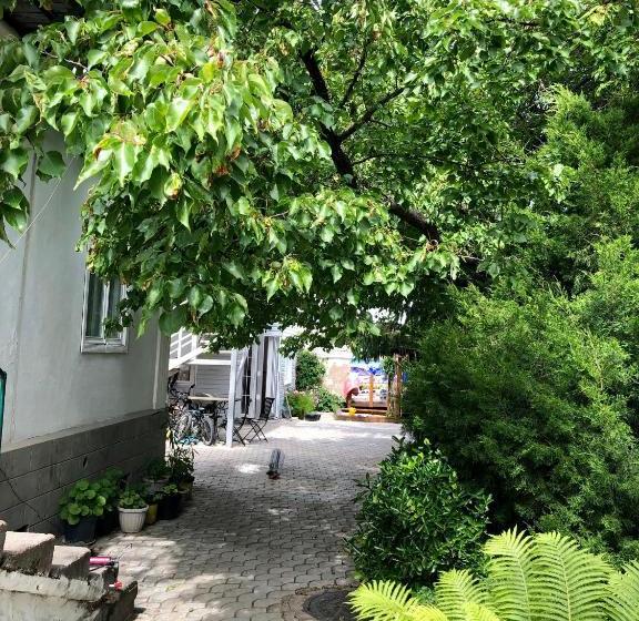 پانسیون Family Guest House