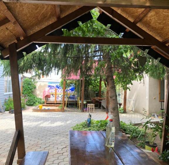 پانسیون Family Guest House