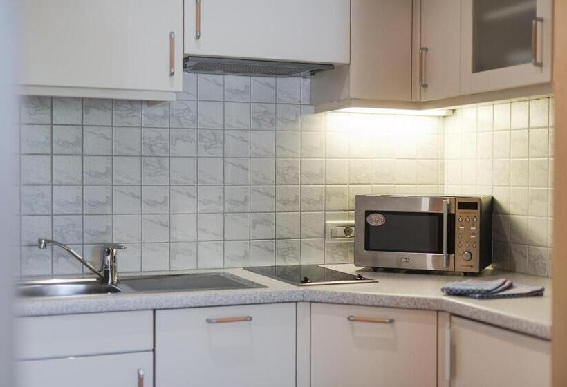 Heidi & Edith Family Apart