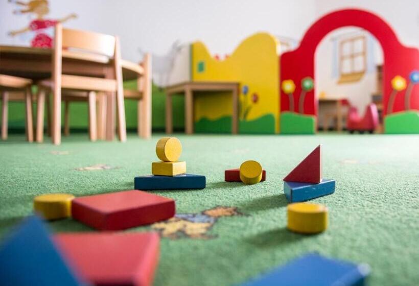 Heidi & Edith Family Apart