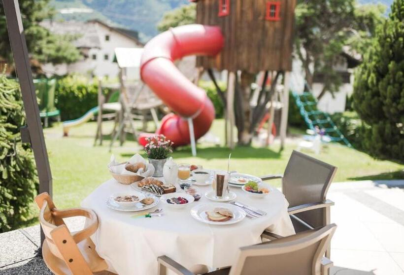 Heidi & Edith Family Apart