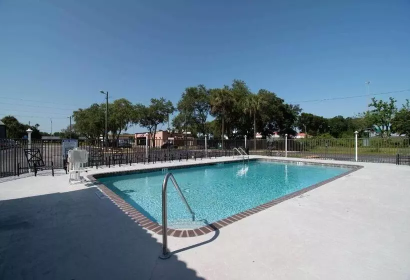 Motel 6 Tampa  Near Fairgrounds  Casino
