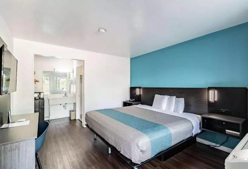 Motel 6 Tampa  Near Fairgrounds  Casino