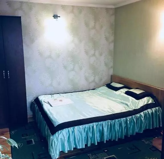 Majatalo кімнати біля замку