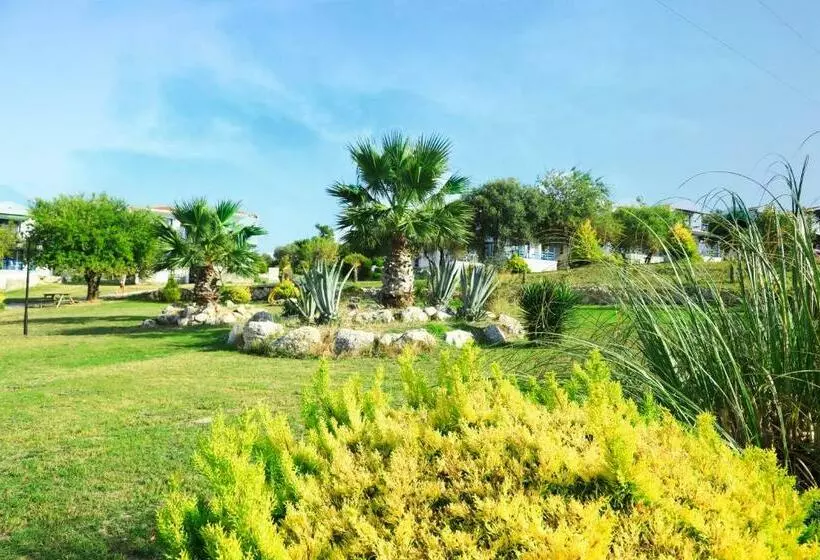 استراحتگاه Akay Garden Family Club