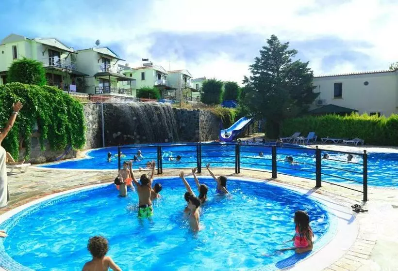 استراحتگاه Akay Garden Family Club