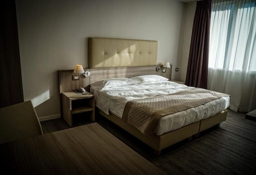 هتل Delfino Venezia Mestre