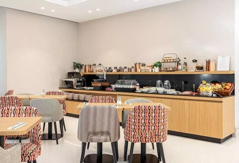 Отель Apollinaire Nice