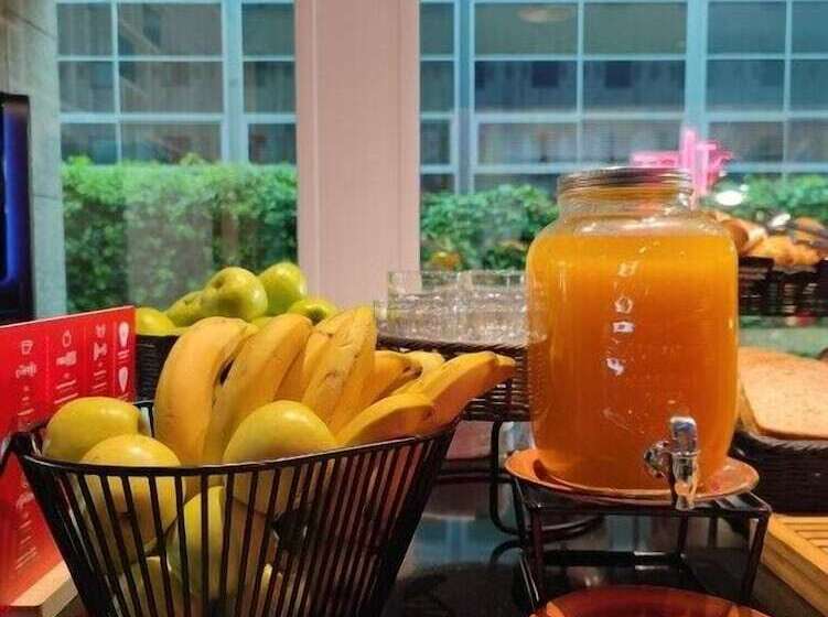 هتل Ibis Alcala De Henares La Garena