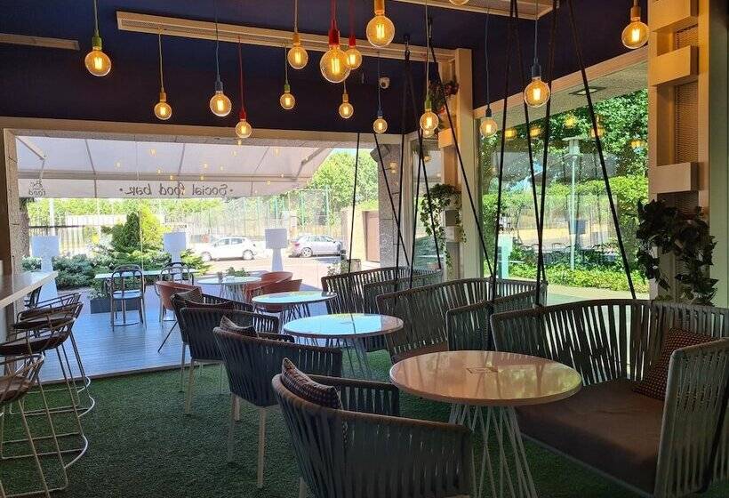 هتل Ibis Alcala De Henares La Garena