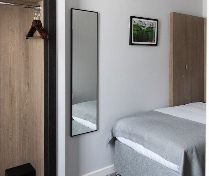 هتل Princes Square