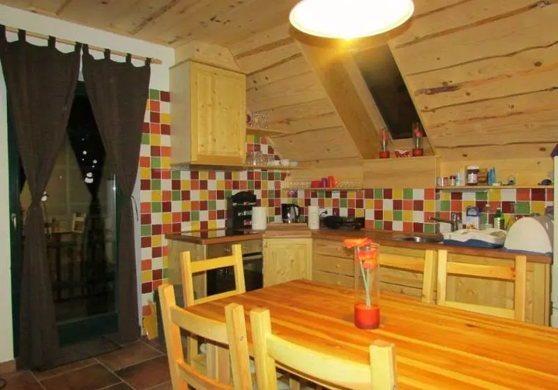 هتل Apartmaji Koželj