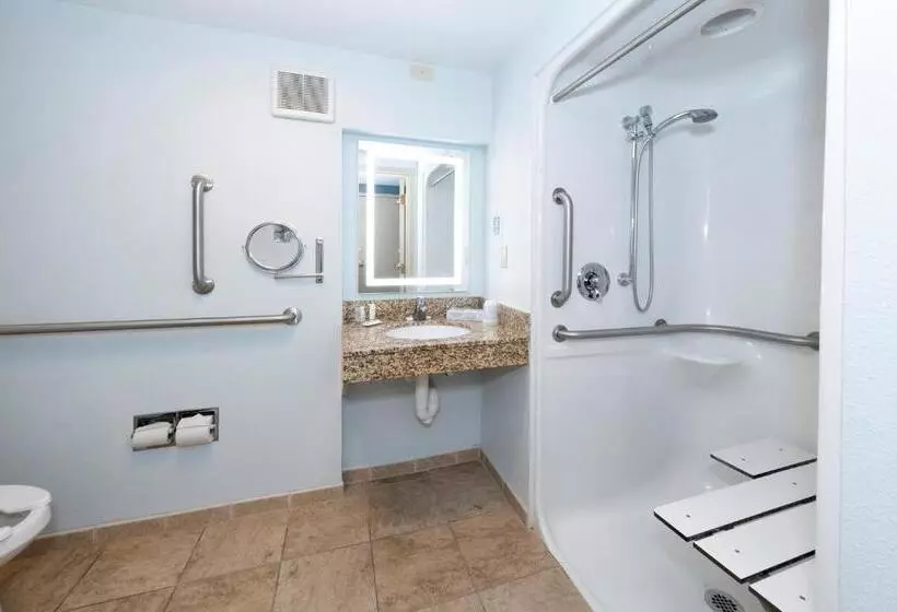 ホテル Hometowne Studios By Red Roof Wilmington   New Castle