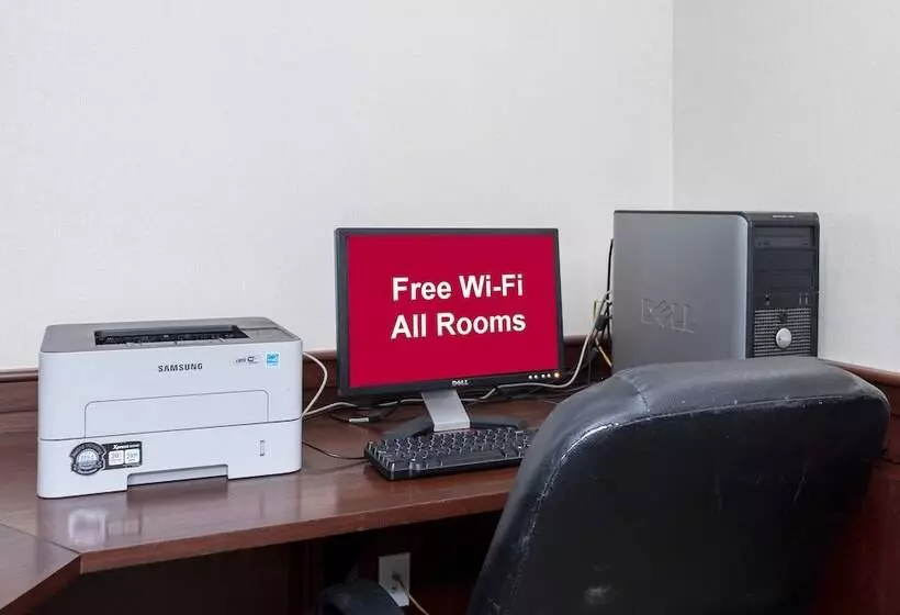 ホテル Hometowne Studios By Red Roof Wilmington   New Castle