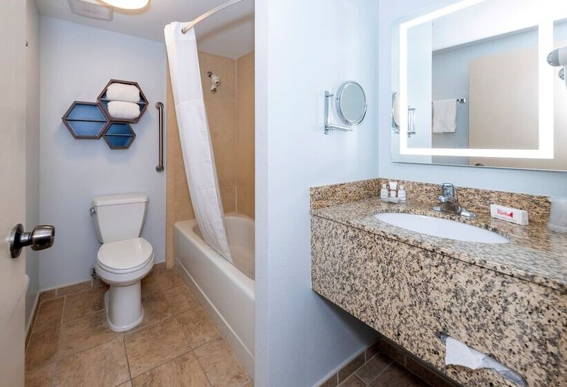 Otel Hometowne Studios By Red Roof Wilmington   New Castle