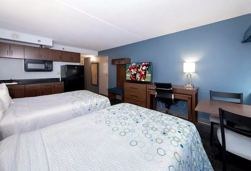 ホテル Hometowne Studios By Red Roof Wilmington   New Castle