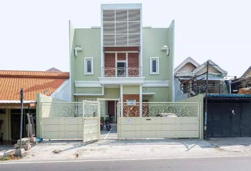 ホテル Oyo 3706 Griya Tentrem