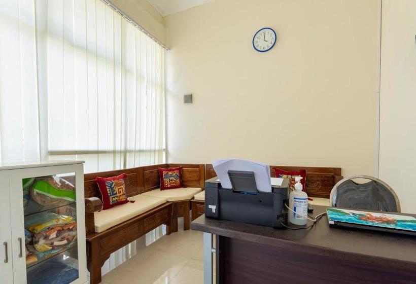 ホテル Oyo 3706 Griya Tentrem