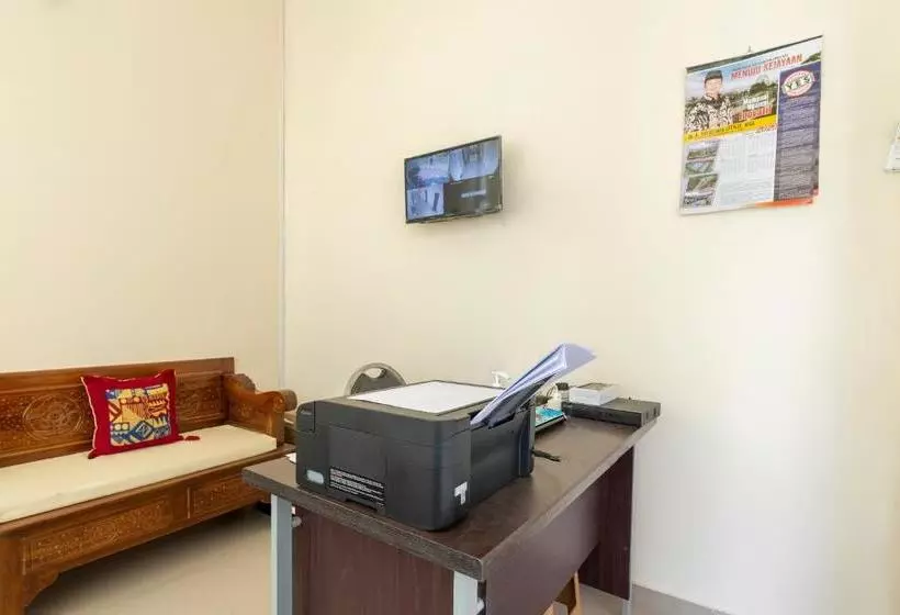 ホテル Oyo 3706 Griya Tentrem