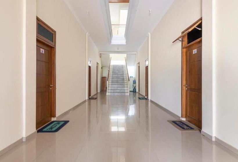 ホテル Oyo 3706 Griya Tentrem