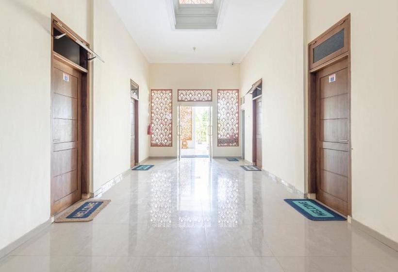 ホテル Oyo 3706 Griya Tentrem