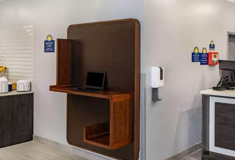 ホテル Days Inn & Suites By Wyndham Horn Lake   Memphis Graceland