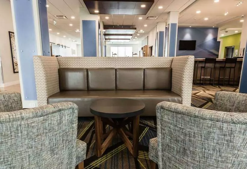 ホテル Holiday Inn Express & Suites Edmonton N St Albert, An Ihg