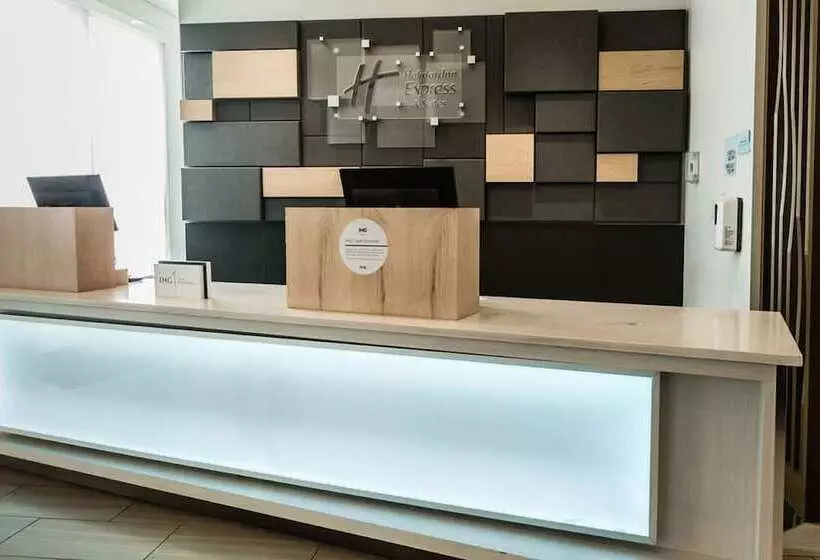 ホテル Holiday Inn Express & Suites Edmonton N St Albert, An Ihg
