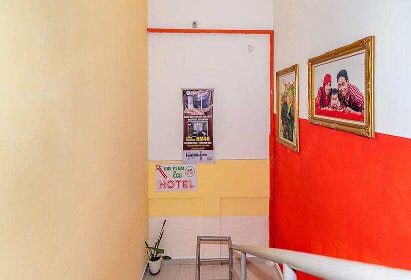 Отель Spot On 90042 One Plaza Eco