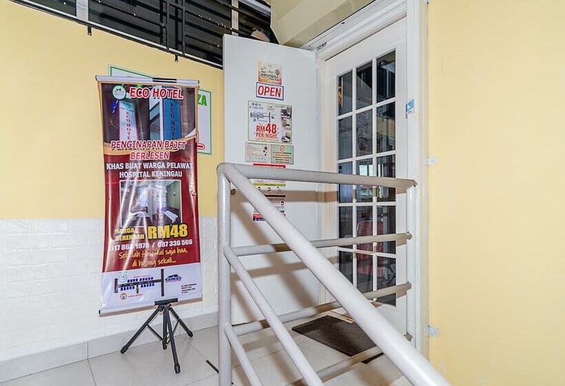 Отель Spot On 90042 One Plaza Eco