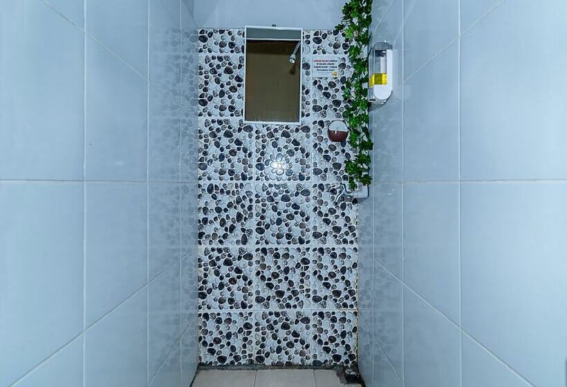 Отель Spot On 90042 One Plaza Eco